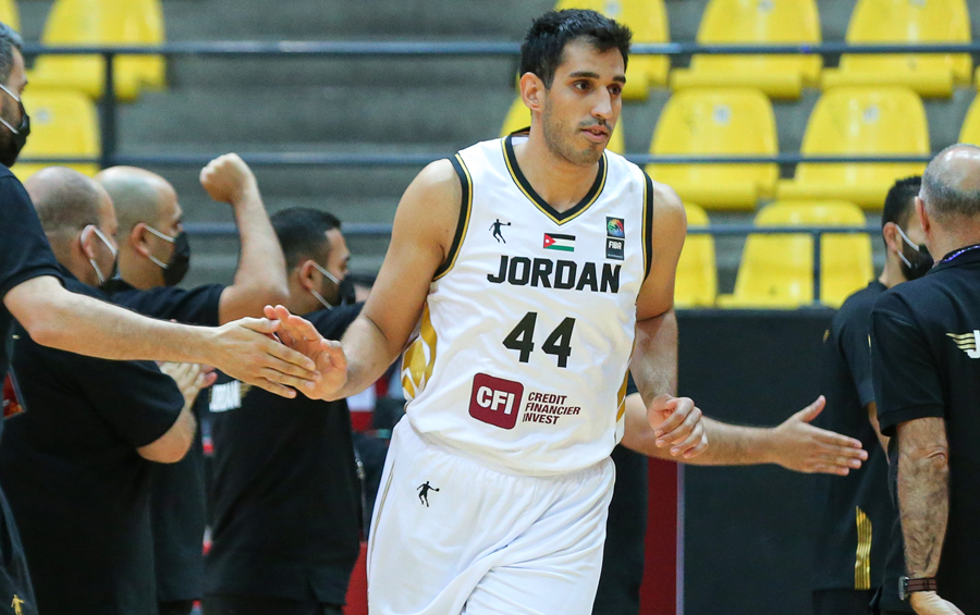 الصقور يضمن الصدارة بالفوز على كازاخستان ويبلغ نهائيات كأس آسيا